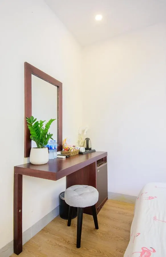 Azure Hotel Da Nang - Beach 2*,  越南